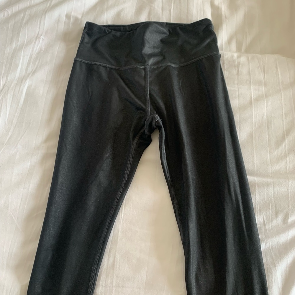 Athleta Leggings 7/8. grey/ shiny. Like new, great condition!
